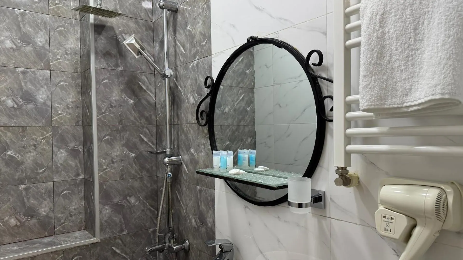 Hotel Four Inn Тбилиси
