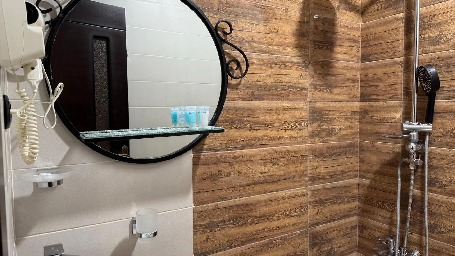 Hotel Four Inn Тбилиси