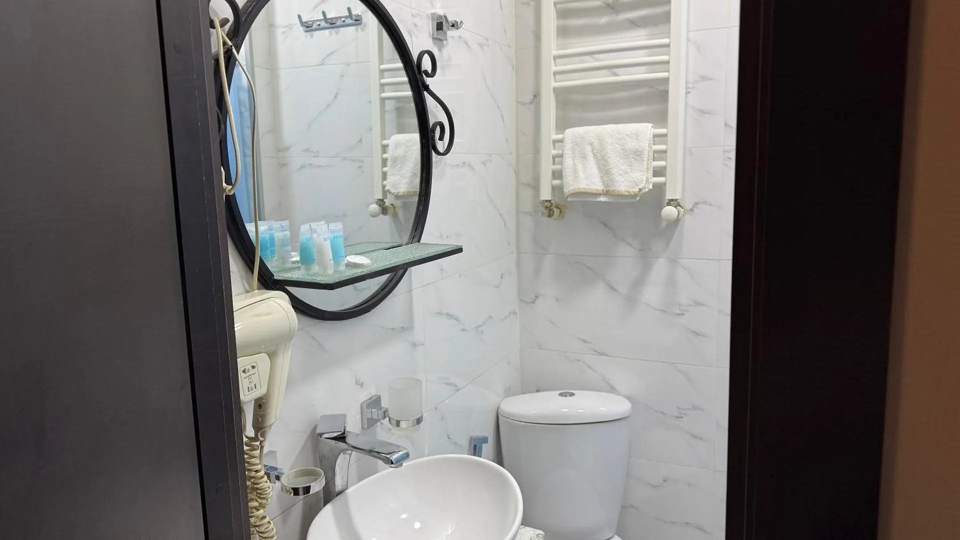 Hotel Four Inn Тбилиси 0*,  Грузия